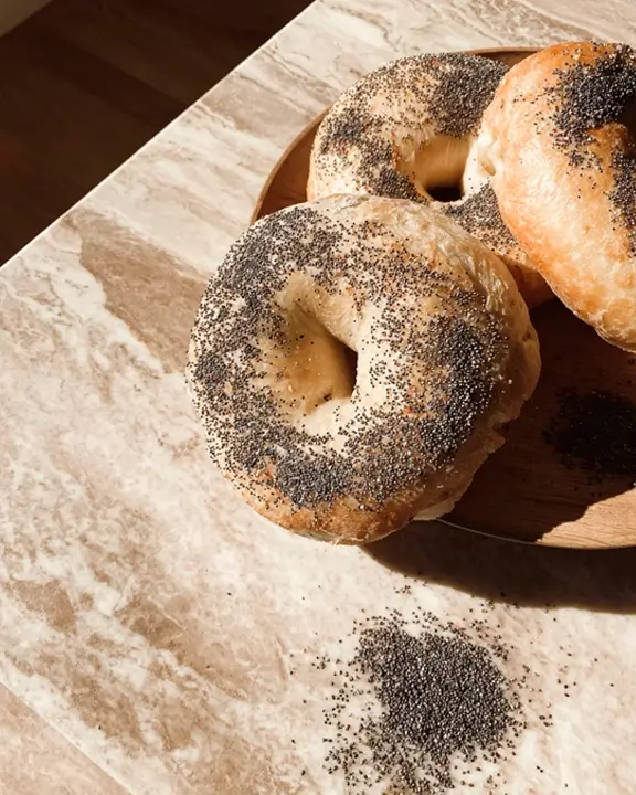 bagels made with poppy seeds
