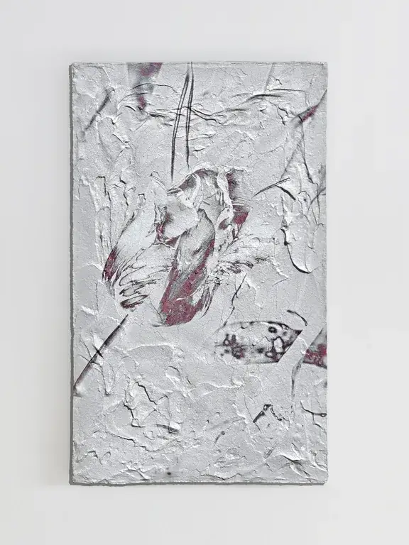 The same TULIP XI relief lit frontally: the surface reads almost flat and the texture is barely visible